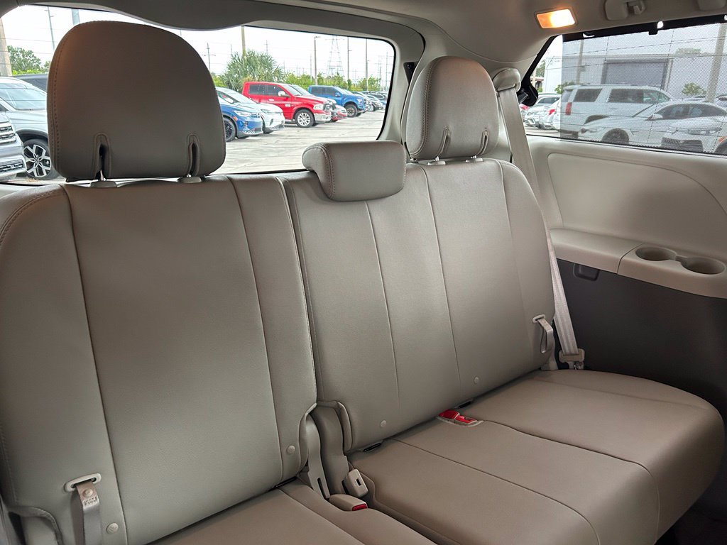 Used 2016 Toyota Sienna XLE FWD image 44