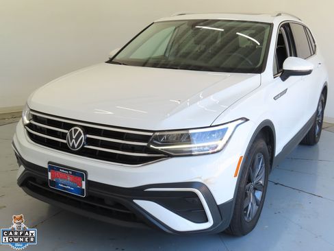 Certified 2023 Volkswagen Tiguan SE w/ Panoramic Sunroof Package FWD image 7