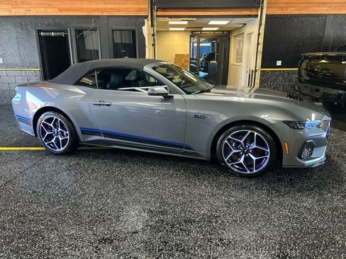 Used 2025 Ford Mustang GT Premium w/ GT Performance Package RWD image 3