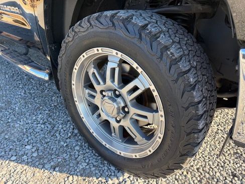 Used 2017 Toyota Tundra SR5 w/ SR5 Upgrade Package image 13