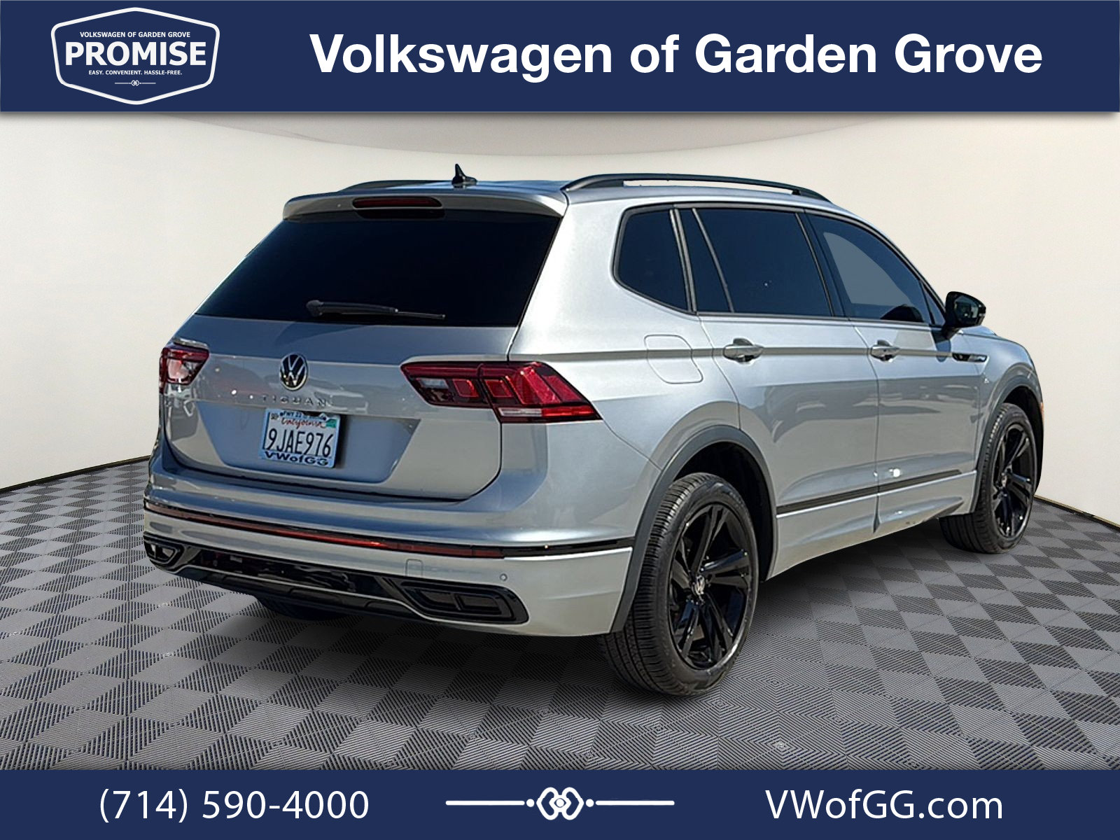 Used 2023 Volkswagen Tiguan SE R-Line FWD image 8