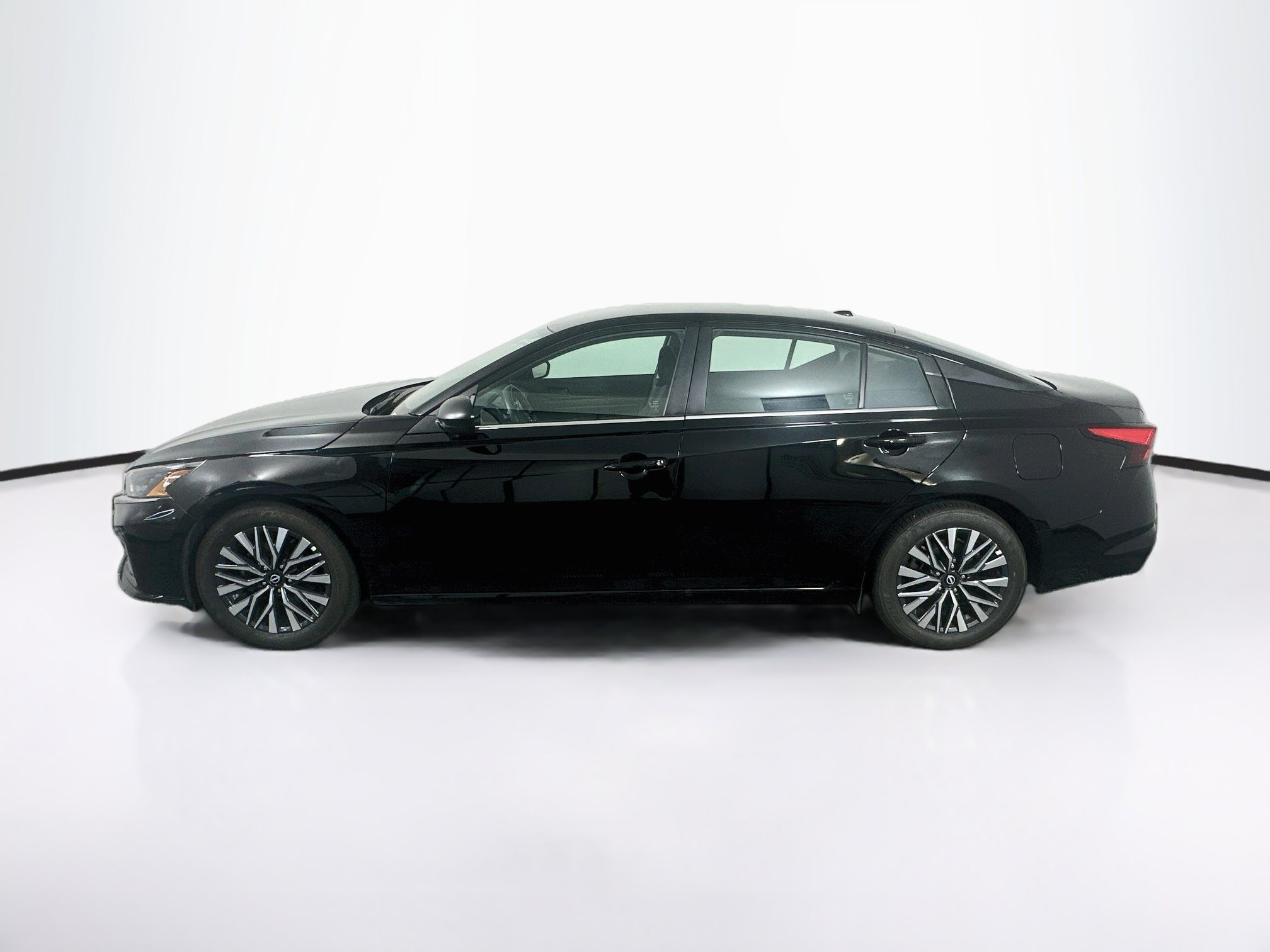 Used 2026 Nissan Altima 2.5 SV FWD image 4