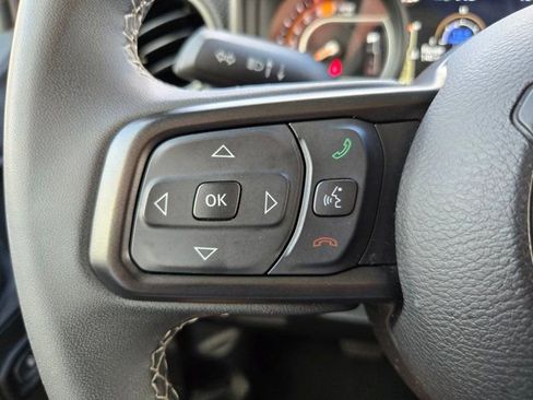 Used 2025 Jeep Wrangler Unlimited Rubicon image 21