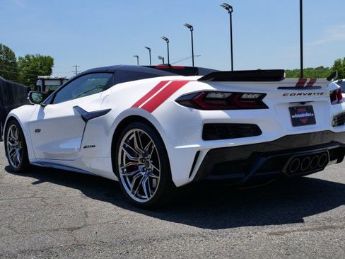 Used 2023 Chevrolet Corvette Z06 RWD image 7
