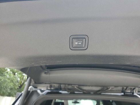 Used 2021 Chevrolet Tahoe Z71 w/ Z71 Off-Road Package image 29