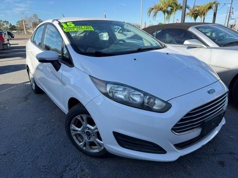 Used 2015 Ford Fiesta SE image 1