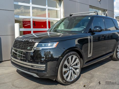 Used 2025 Land Rover Range Rover Autobiography image 1