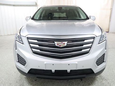 Used 2017 Cadillac XT5 Luxury w/ Driver Awareness Package AWD/4WD image 7
