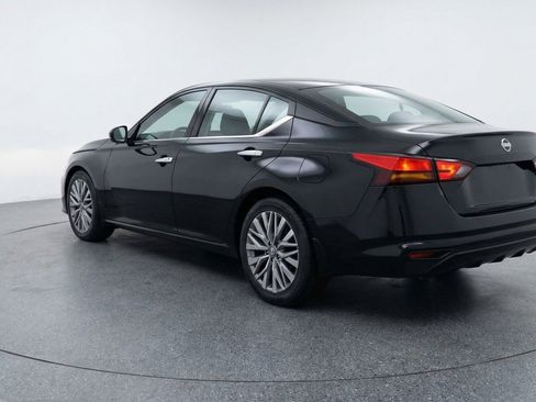 Used 2025 Nissan Altima 2.5 SV FWD image 6