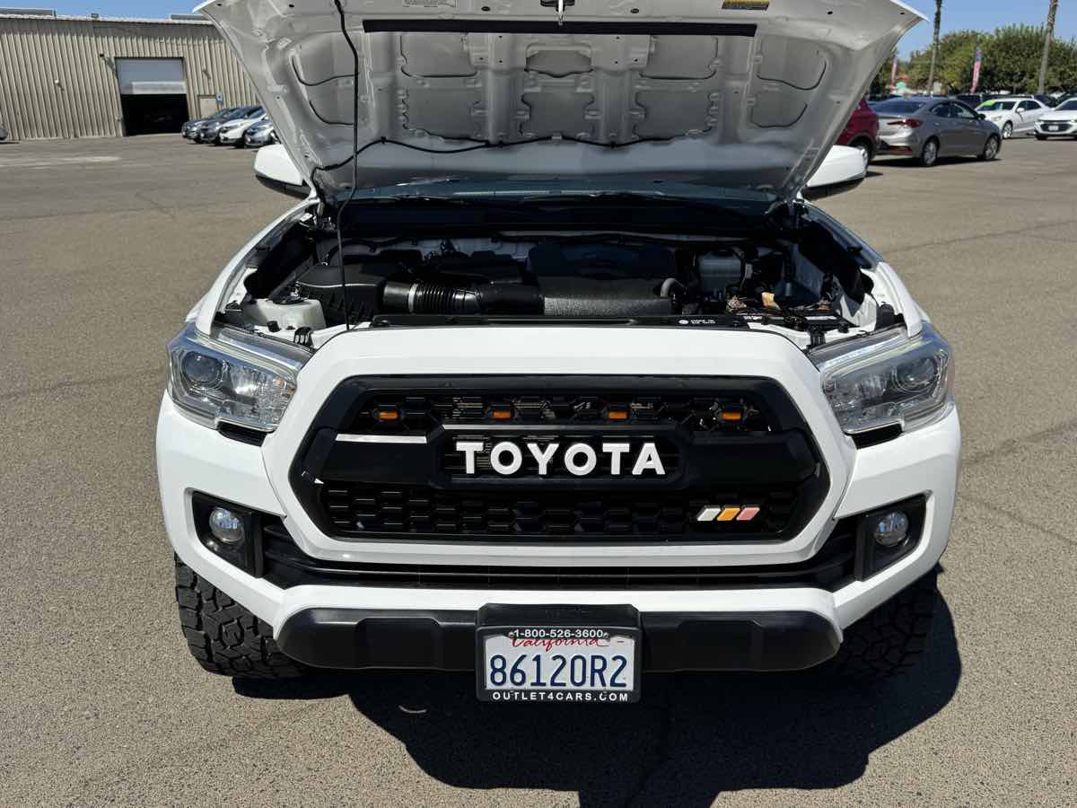 Used 2019 Toyota Tacoma TRD Off-Road w/ Technology Package AWD/4WD image 42