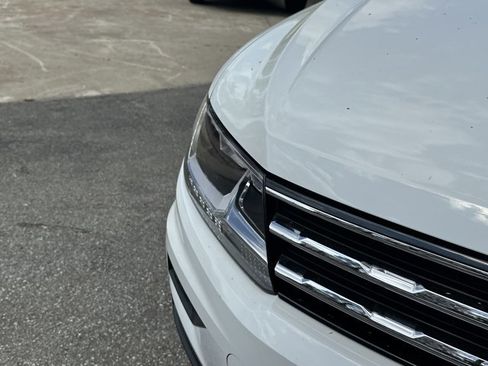 Used 2018 Volkswagen Tiguan SE w/ Panoramic Sunroof Package image 13
