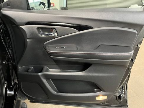 Used 2017 Honda Ridgeline Black Edition image 11