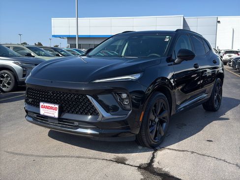 Used 2025 Buick Envision Sport Touring image 2