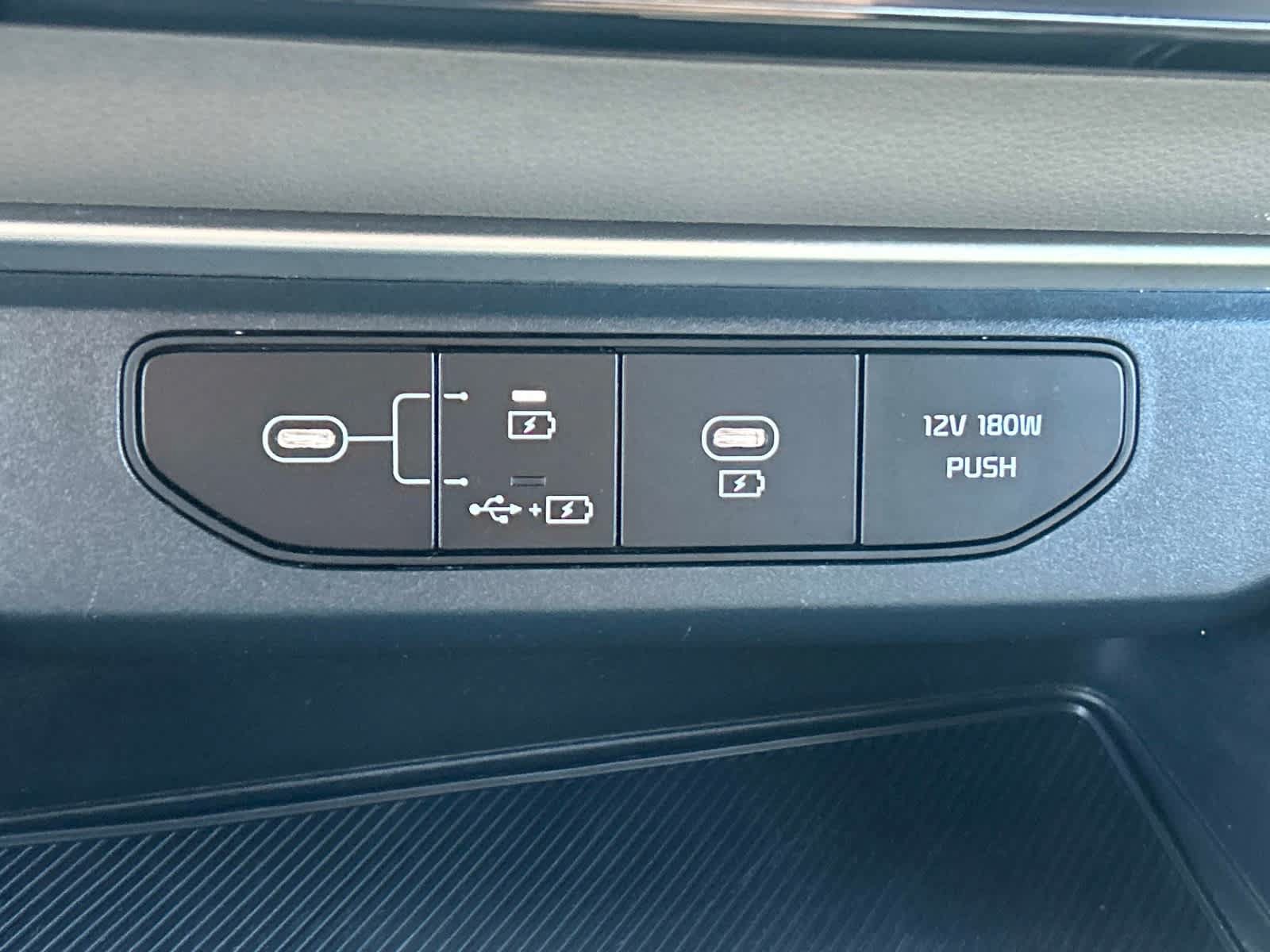 Used 2025 Kia Carnival FWD image 30