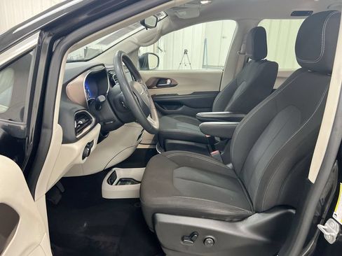 Used 2023 Chrysler Voyager LX FWD image 19