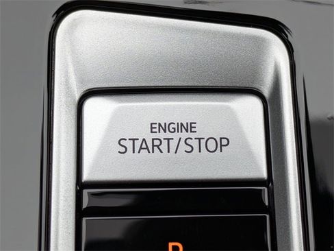 Certified 2025 Volkswagen Atlas Peak Edition SE image 32