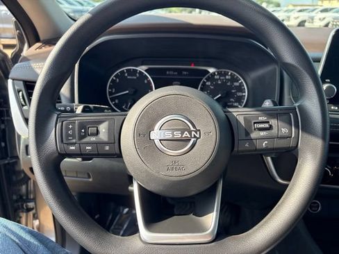 Used 2023 Nissan Rogue S AWD/4WD image 14