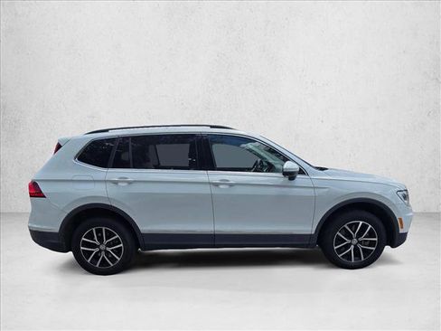 Used 2021 Volkswagen Tiguan SE FWD image 4