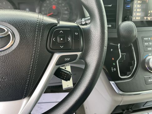 Used 2017 Toyota Sienna LE image 20