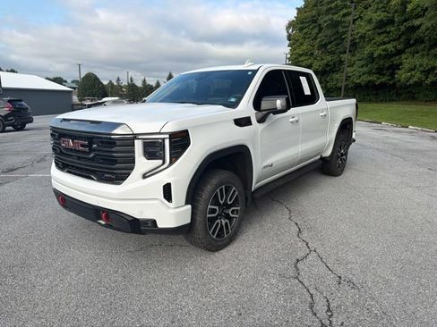 Used 2023 GMC Sierra 1500 AT4 w/ AT4 Premium Package AWD/4WD image 3