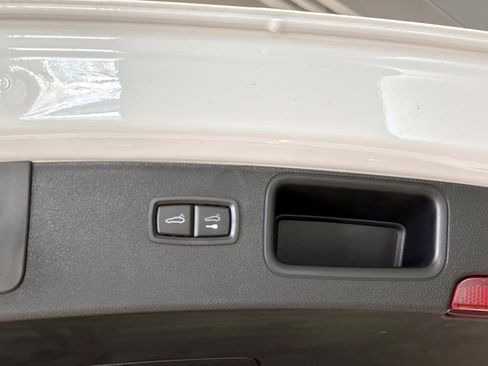 Certified 2026 Porsche Macan AWD/4WD image 13