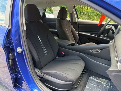 Certified 2023 Hyundai Elantra SEL w/ Convenience Package FWD image 9