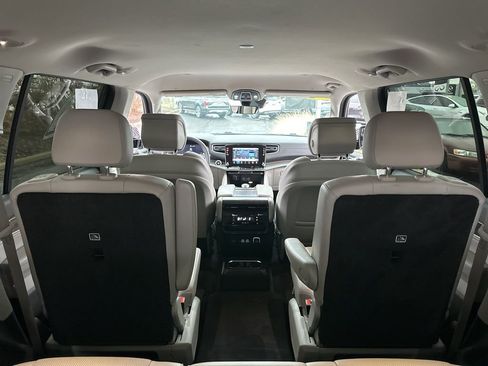 Used 2023 Jeep Wagoneer Series III w/ Preferred Equipment Group image 34