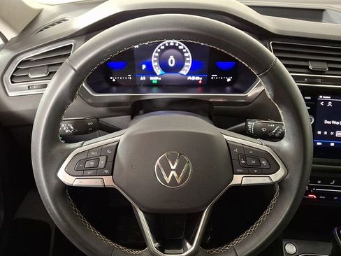 Used 2022 Volkswagen Tiguan SE image 19
