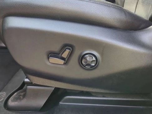 Used 2023 Chrysler Voyager LX FWD image 12