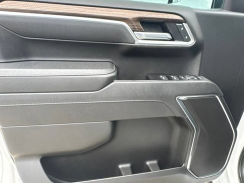 Used 2025 Chevrolet Silverado 1500 LT w/ Z71 Off-Road Package AWD/4WD image 19
