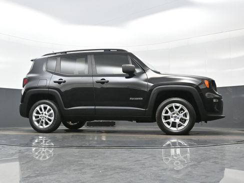 Used 2022 Jeep Renegade Latitude AWD/4WD image 28