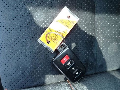 Used 2015 Toyota Camry XSE FWD image 30