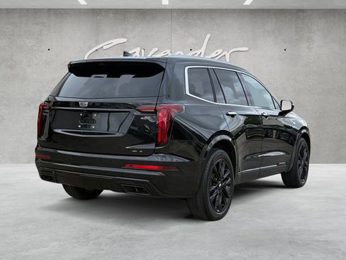 Certified 2022 Cadillac XT6 Premium Luxury w/ LPO, ONYX Package FWD image 18