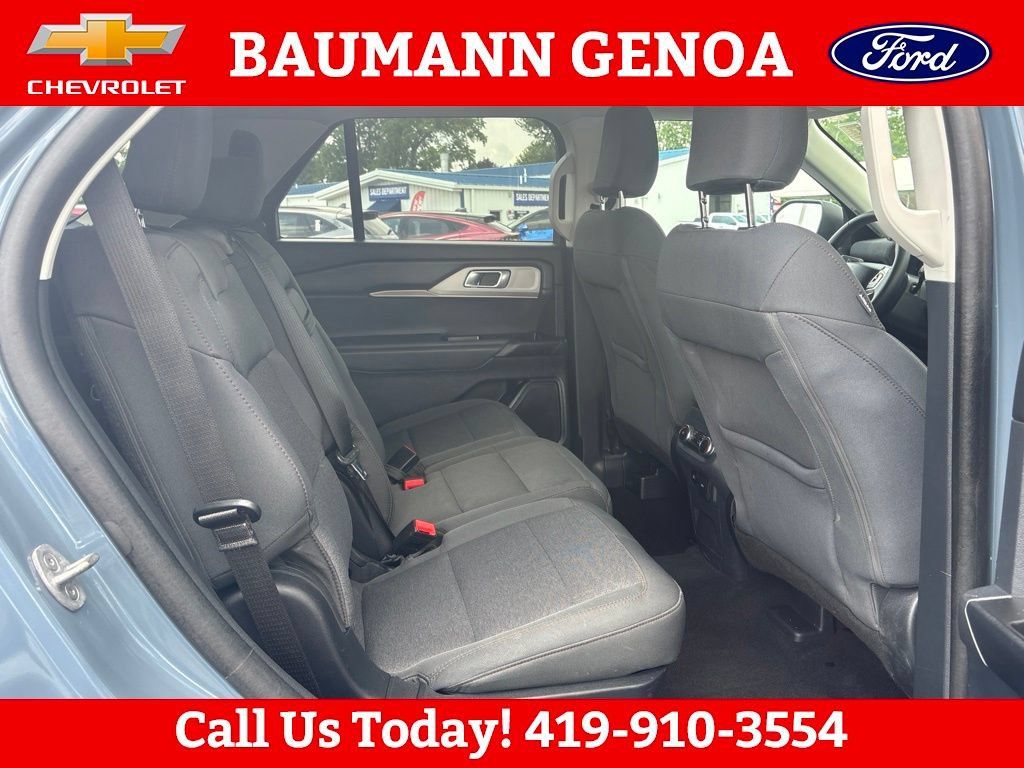 Used 2025 Ford Explorer Active AWD/4WD image 10