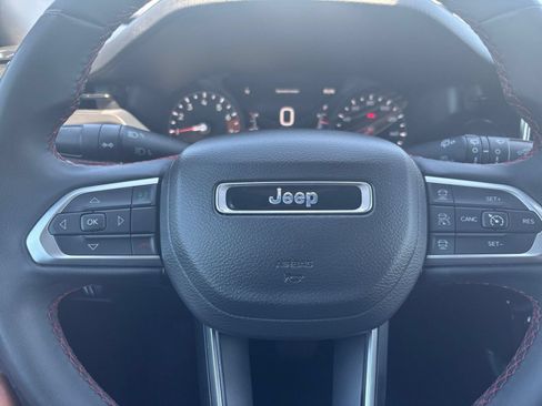 Used 2025 Jeep Compass Trailhawk AWD/4WD image 26