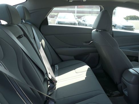 Used 2025 Hyundai Elantra SEL FWD image 22