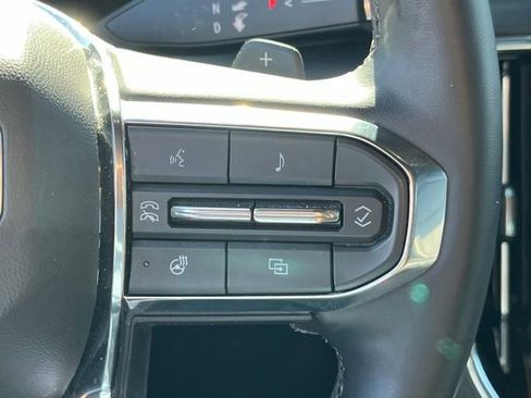 Used 2025 GMC Yukon XL Denali AWD/4WD image 21