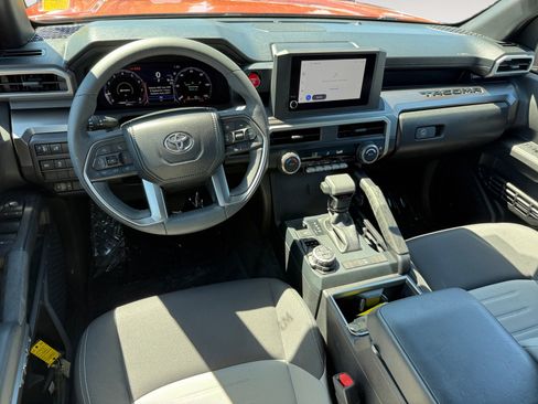 Used 2025 Toyota Tacoma TRD Off-Road AWD/4WD image 15