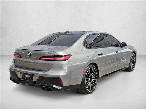 Used 2025 BMW 760i xDrive w/ Executive Package AWD/4WD image 5