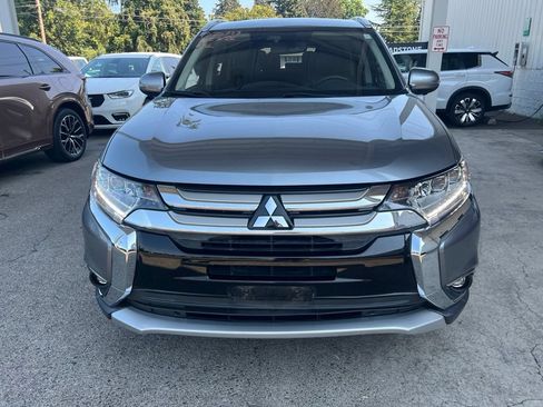 Used 2017 Mitsubishi Outlander GT AWD/4WD image 3