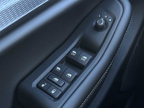 New 2025 Jeep Grand Cherokee Laredo image 15