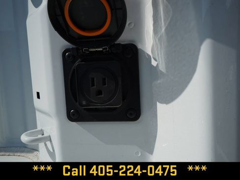 Used 2025 GMC Sierra 1500 SLT AWD/4WD image 17