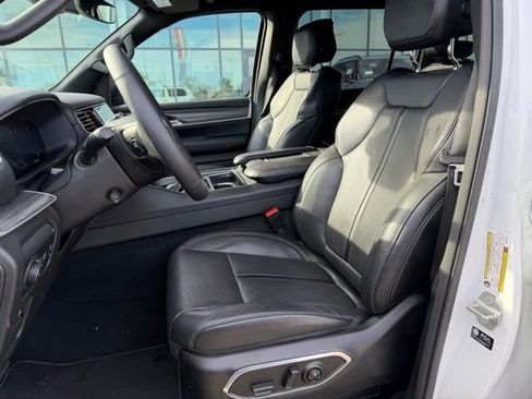 Used 2024 Jeep Wagoneer L Series II w/ Flexible Seating Group image 8