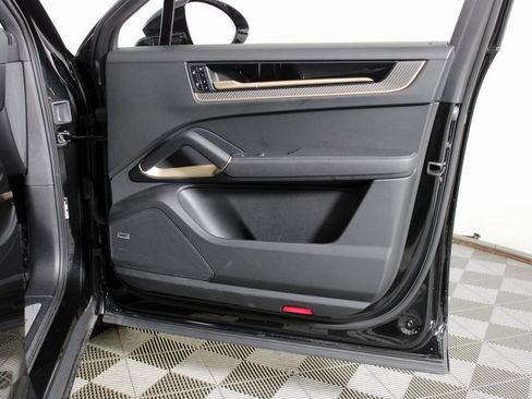 Used 2024 Porsche Cayenne S image 37