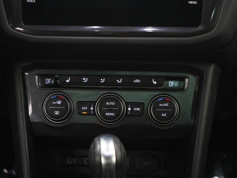 Used 2018 Volkswagen Tiguan SEL AWD/4WD image 19