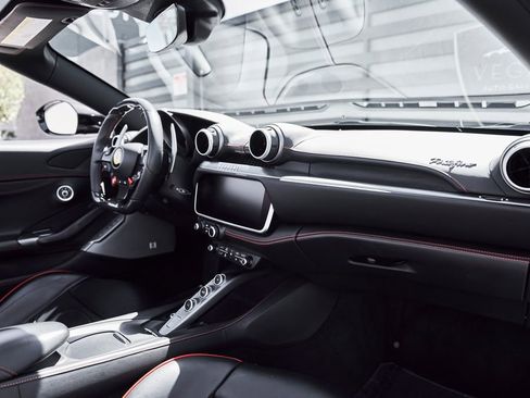 Used 2020 Ferrari Portofino RWD image 42