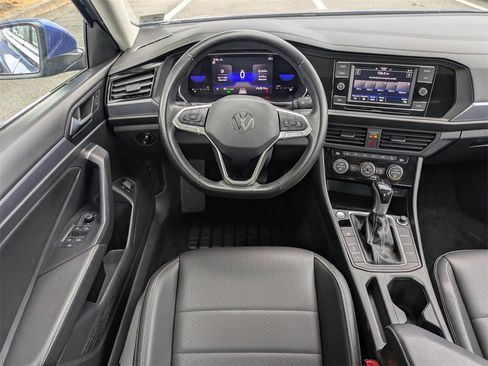 Used 2023 Volkswagen Jetta SE FWD image 15