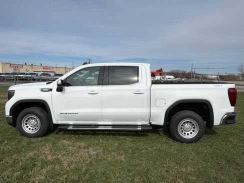 New 2026 GMC Sierra 1500 SLE w/ Preferred Package image 5