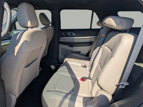 Used 2018 Ford Explorer XLT w/ Equipment Group 202A image 15