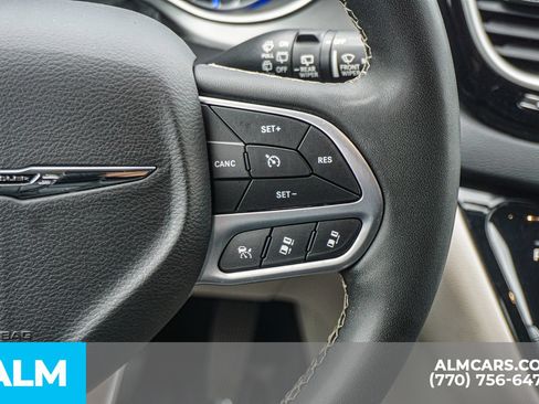 Used 2023 Chrysler Pacifica Touring-L FWD image 30